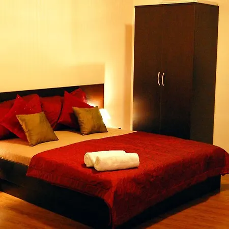 Studio Apt 723 Royal Towers *
